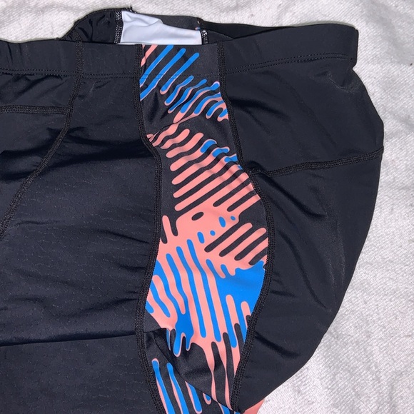 BEROY CYCLING SHORTS PADDED SEAT BLACK AND RETRO STRIPED 2XL ladies like new - Picture 2 of 8